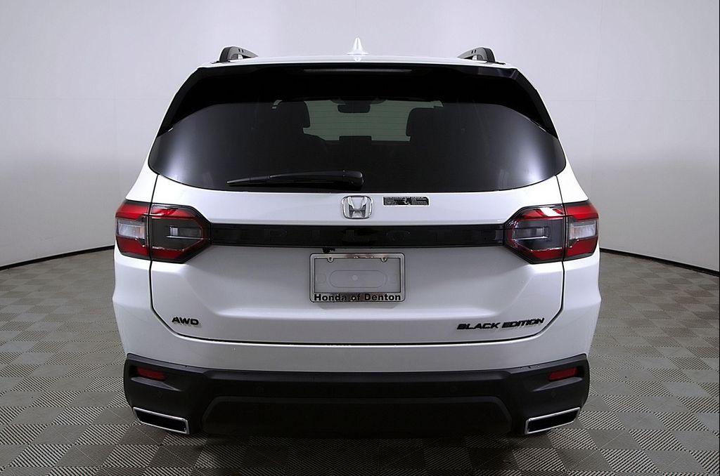 new 2025 Honda Pilot car, priced at $52,126