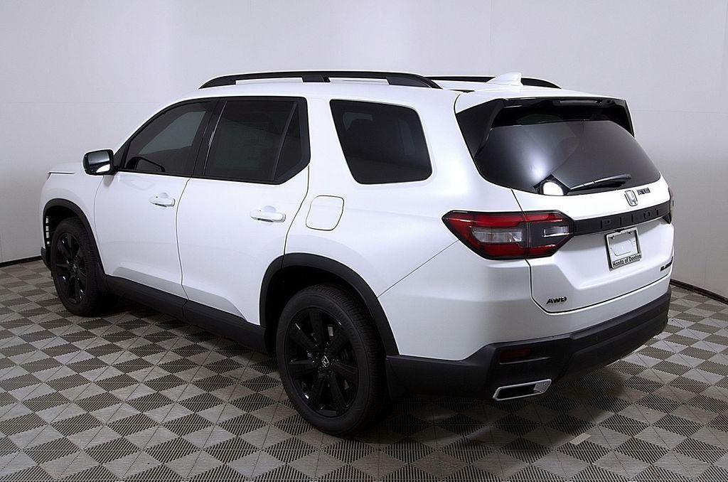 new 2025 Honda Pilot car, priced at $52,126