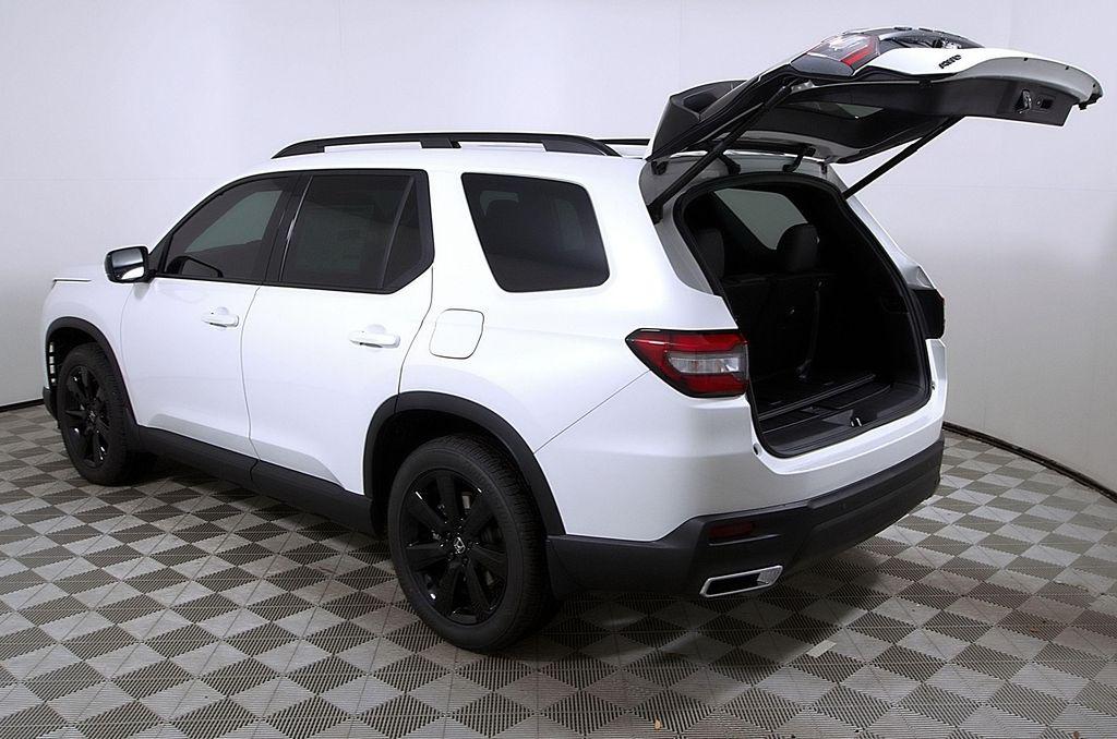 new 2025 Honda Pilot car, priced at $52,126