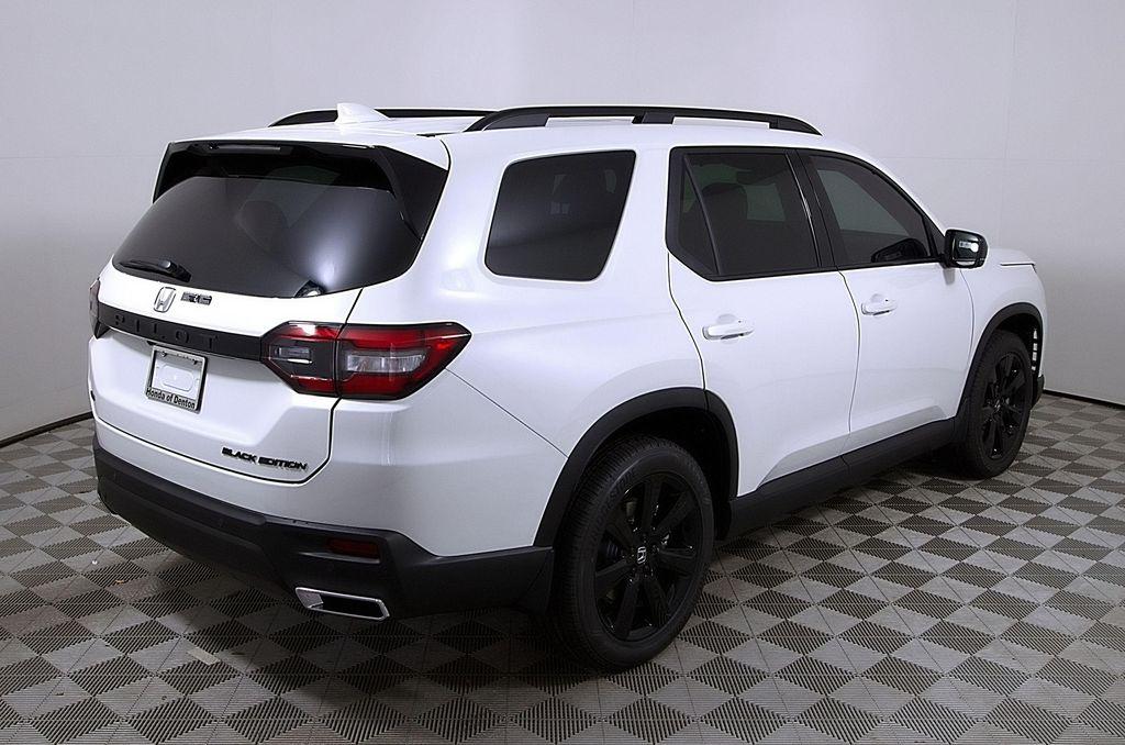new 2025 Honda Pilot car, priced at $52,126