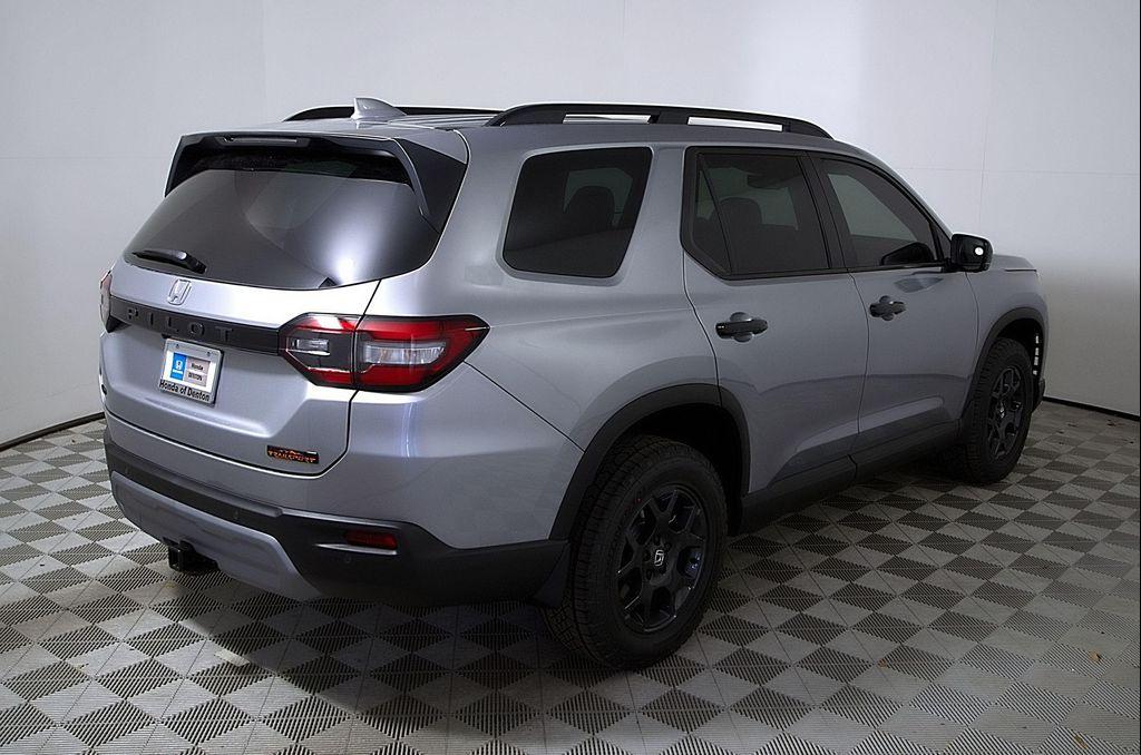 used 2025 Honda Pilot car, priced at $47,349