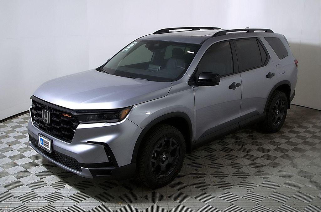 used 2025 Honda Pilot car, priced at $47,349