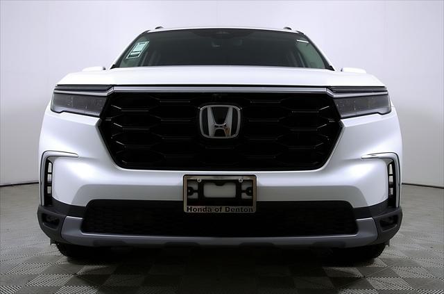 new 2025 Honda Pilot car, priced at $54,985
