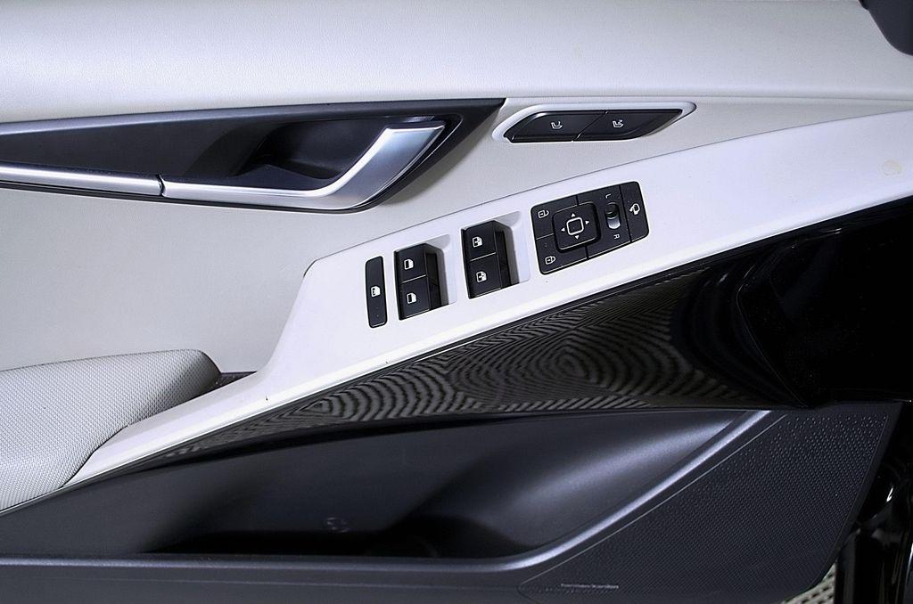 used 2023 Kia Niro EV car, priced at $22,998