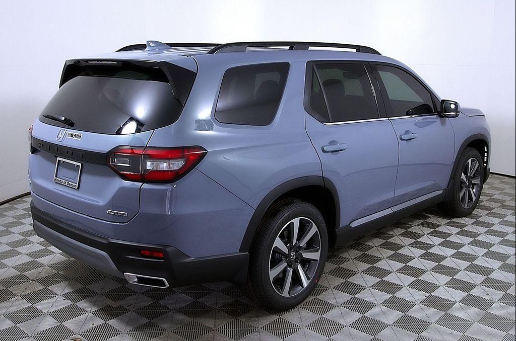 new 2025 Honda Pilot car, priced at $47,803