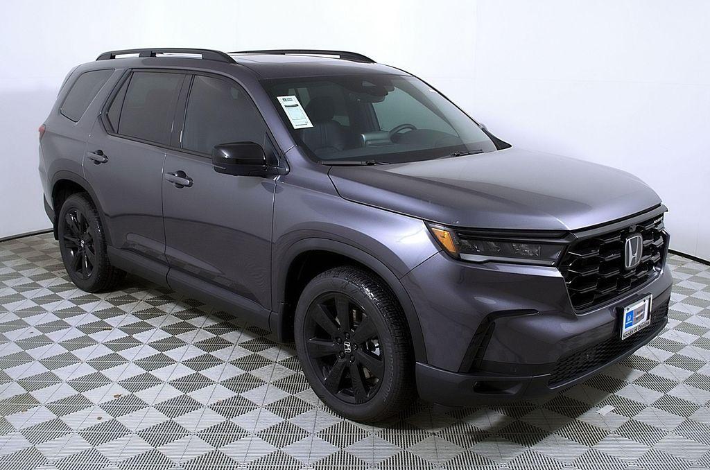 new 2025 Honda Pilot car, priced at $51,699