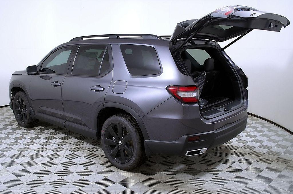 new 2025 Honda Pilot car, priced at $51,699