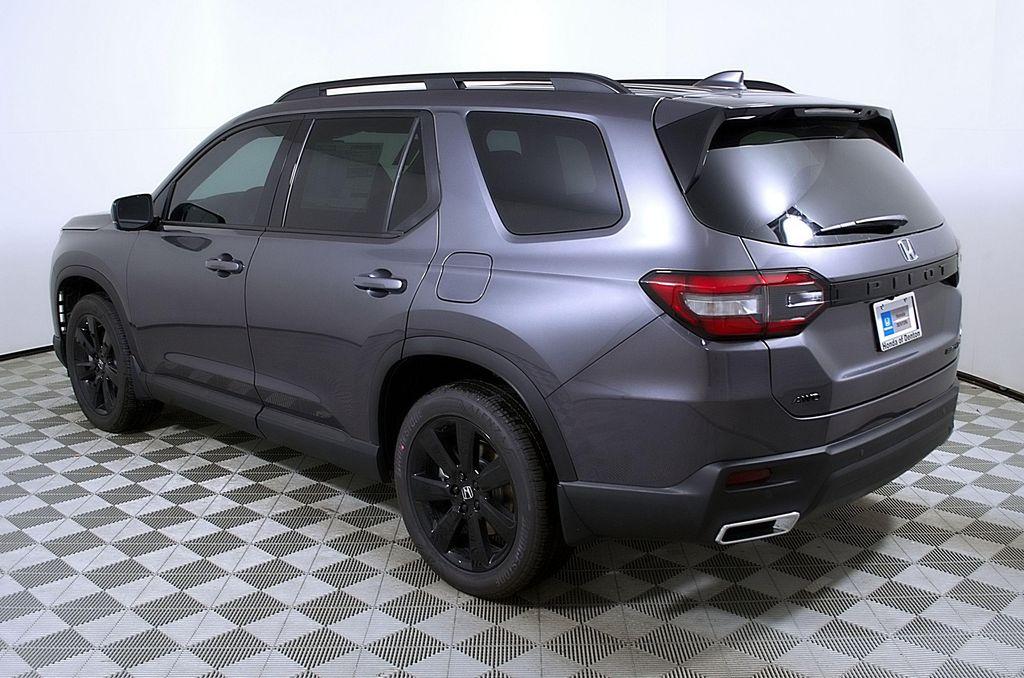 new 2025 Honda Pilot car, priced at $51,699