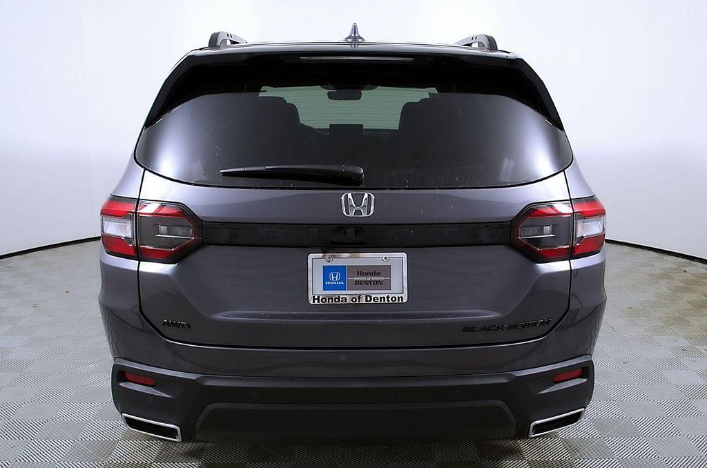 new 2025 Honda Pilot car, priced at $51,699