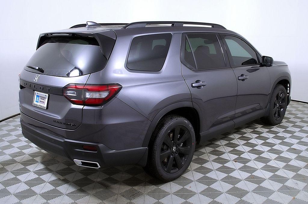 new 2025 Honda Pilot car, priced at $51,699