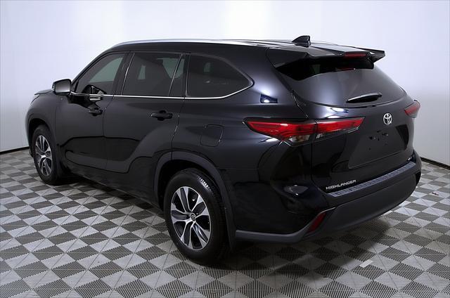 used 2022 Toyota Highlander car, priced at $35,415