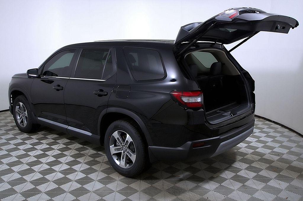 new 2025 Honda Pilot car, priced at $42,946