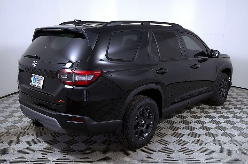 new 2025 Honda Pilot car, priced at $50,895