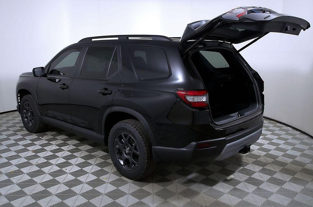 new 2025 Honda Pilot car, priced at $50,895