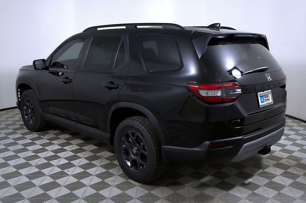 new 2025 Honda Pilot car, priced at $50,895