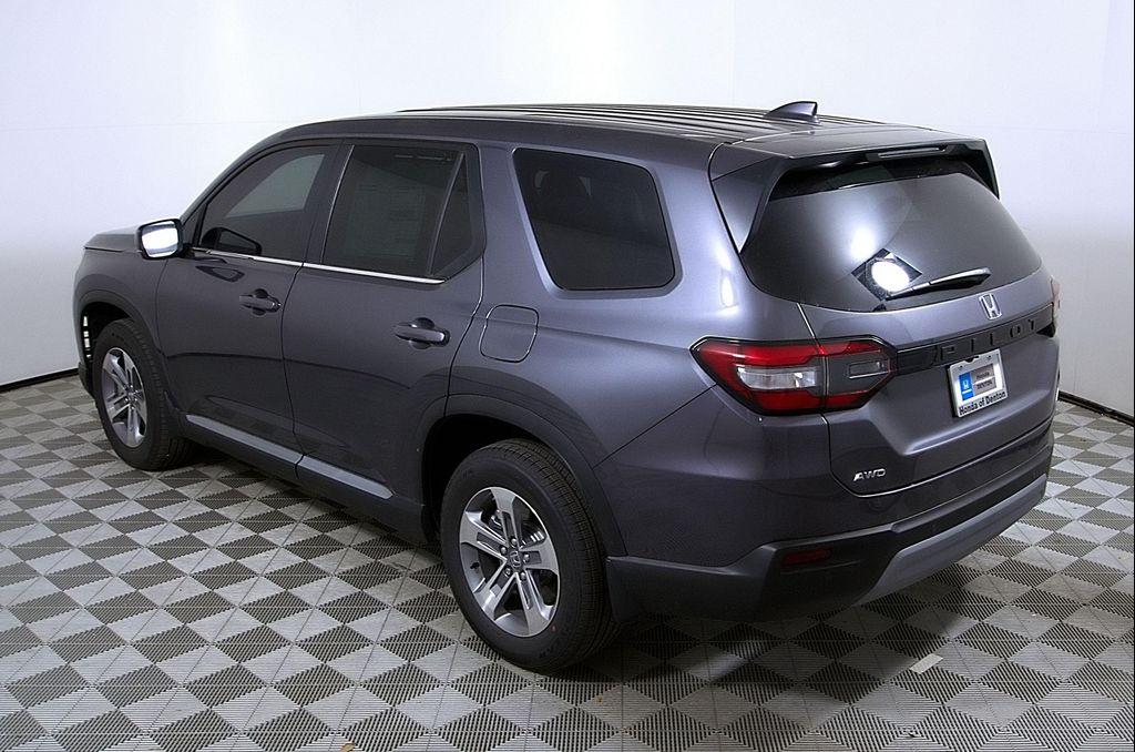 new 2025 Honda Pilot car, priced at $44,995