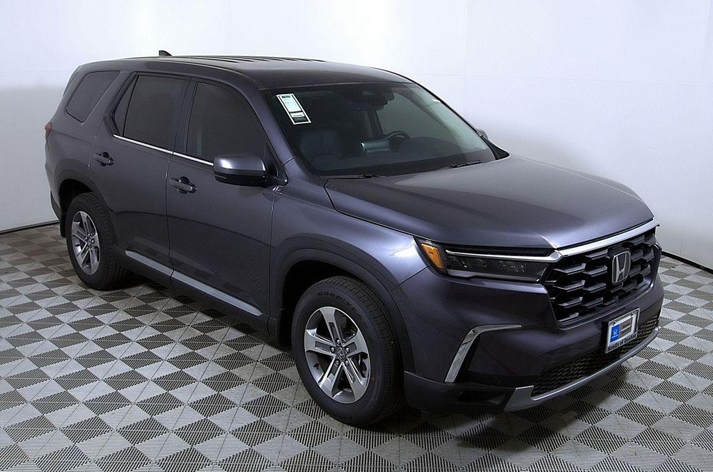 new 2025 Honda Pilot car, priced at $44,995