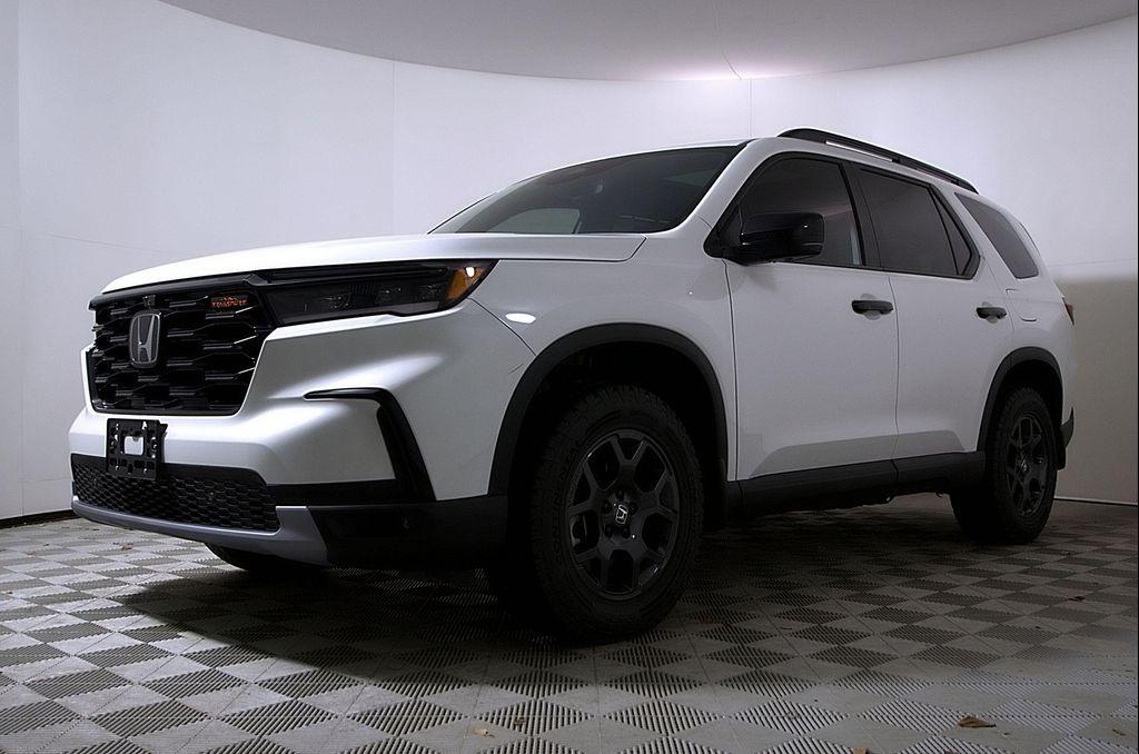 new 2025 Honda Pilot car, priced at $51,350
