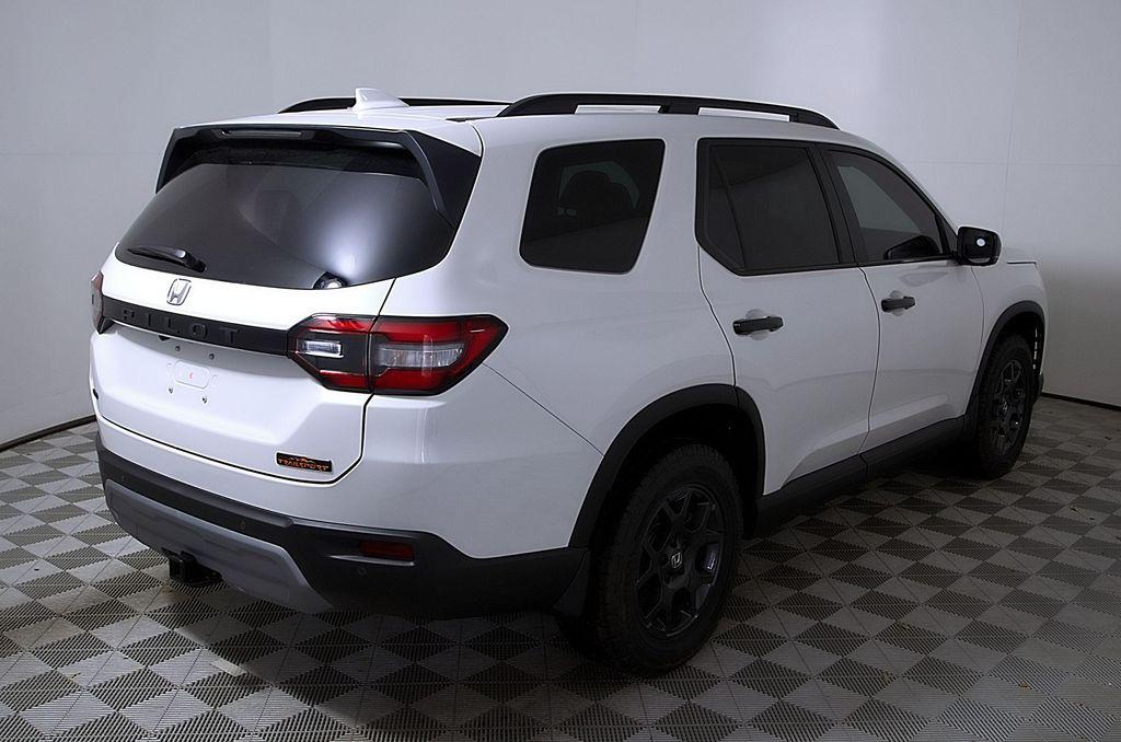 new 2025 Honda Pilot car, priced at $51,350