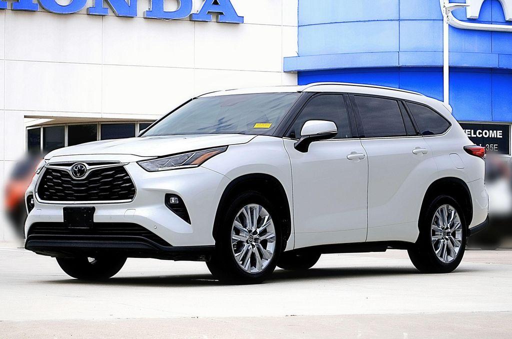 used 2021 Toyota Highlander car, priced at $35,604