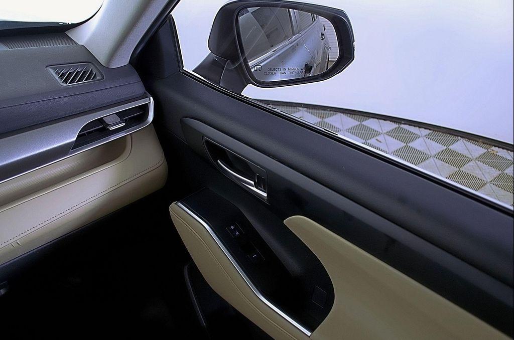 used 2023 Toyota Highlander car, priced at $36,628