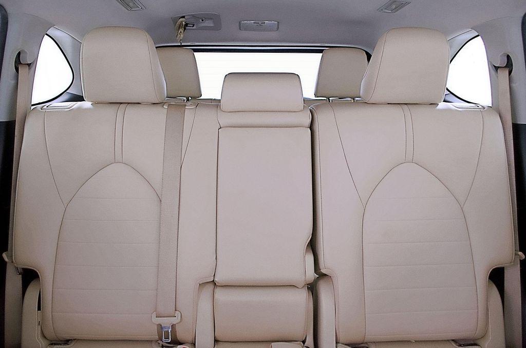 used 2023 Toyota Highlander car, priced at $36,628