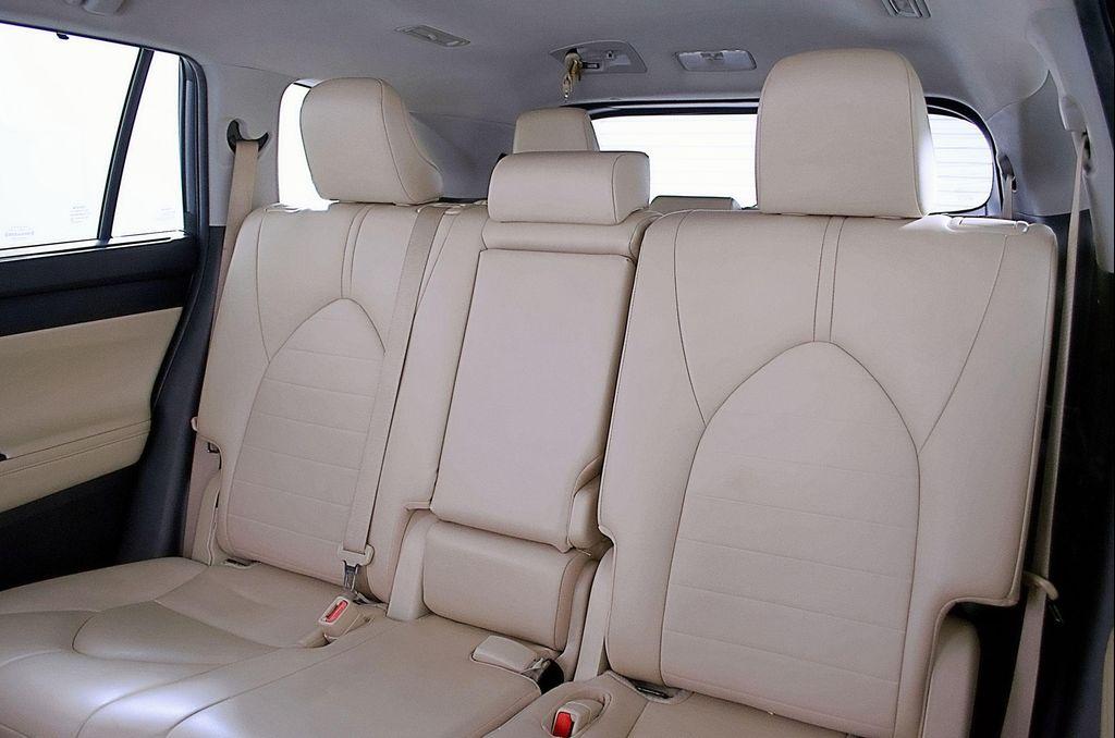 used 2023 Toyota Highlander car, priced at $36,628