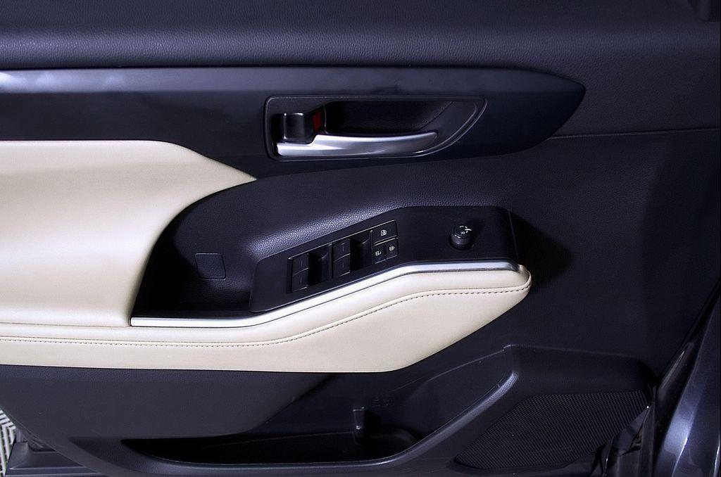 used 2023 Toyota Highlander car, priced at $36,628