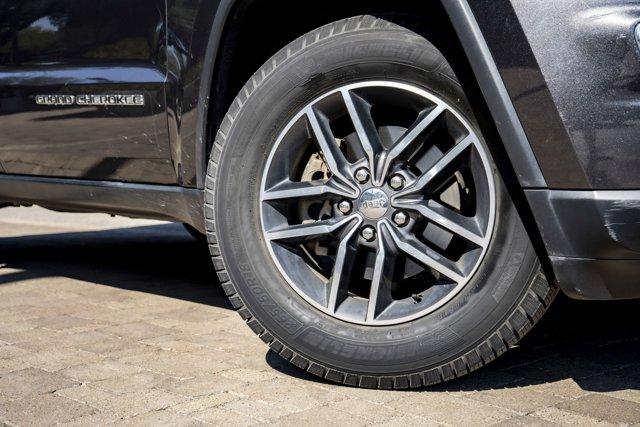 used 2018 Jeep Grand Cherokee car, priced at $17,998