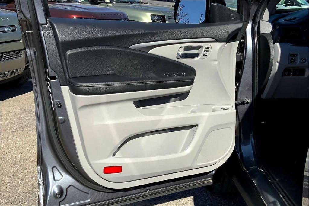 used 2023 Honda Ridgeline car, priced at $32,400