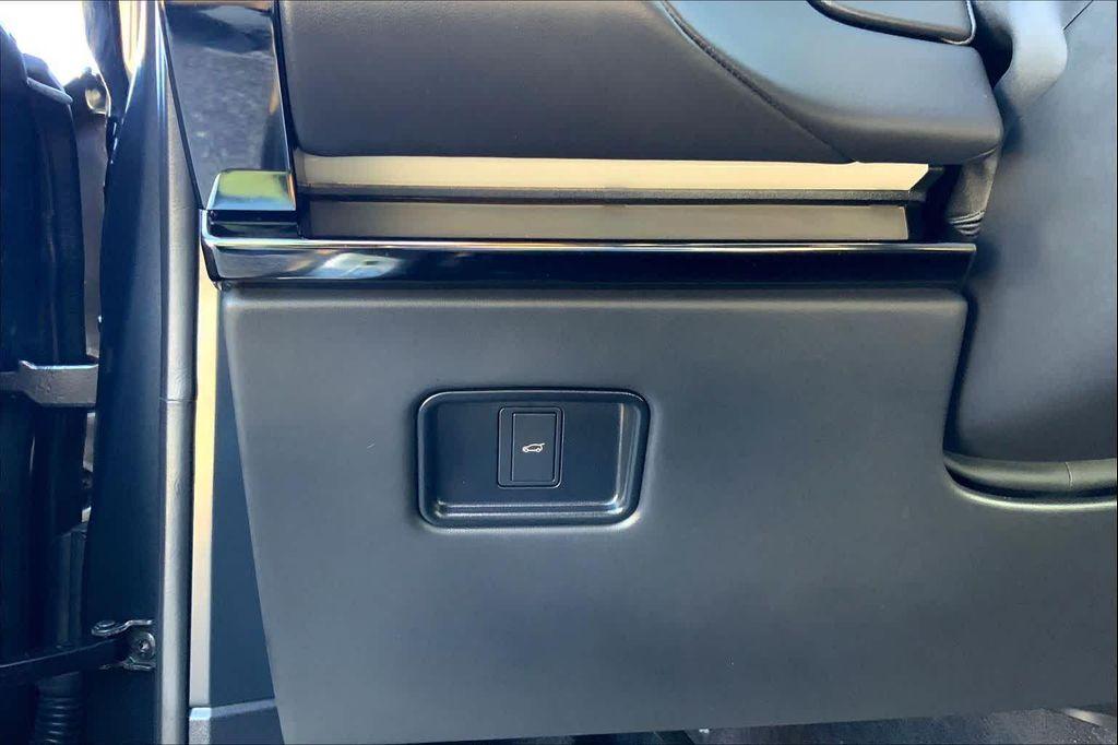 new 2025 Land Rover Range Rover Sport car, priced at $98,175