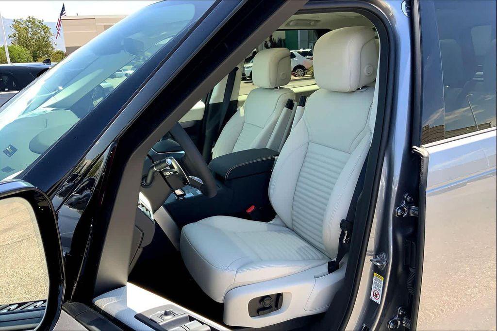 new 2025 Land Rover Discovery car, priced at $75,125