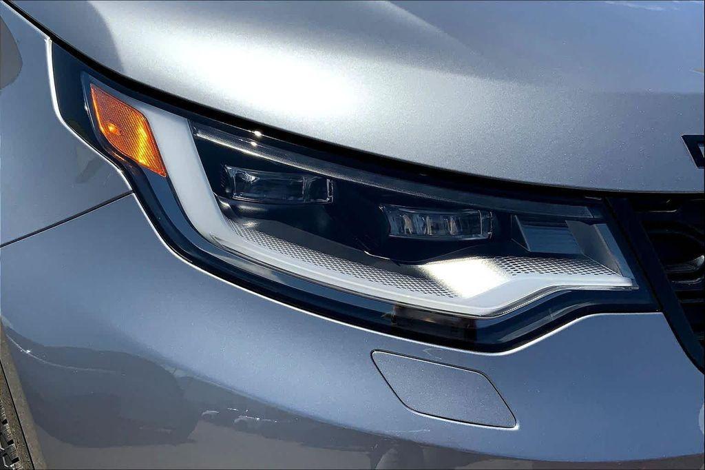 new 2025 Land Rover Discovery car, priced at $75,125