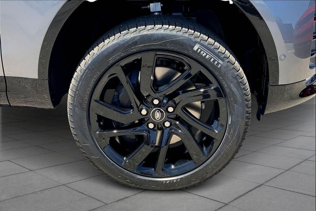 new 2025 Land Rover Discovery car, priced at $75,125