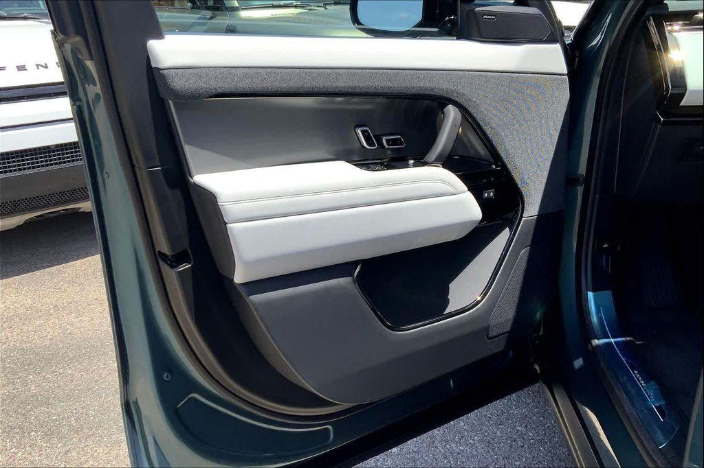 new 2025 Land Rover Range Rover Sport car, priced at $89,215