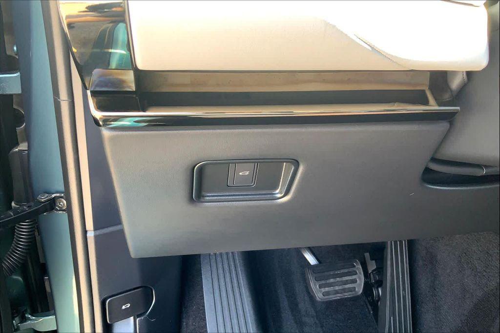 new 2025 Land Rover Range Rover Sport car, priced at $89,215