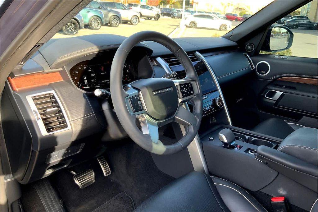 used 2024 Land Rover Discovery car, priced at $50,400