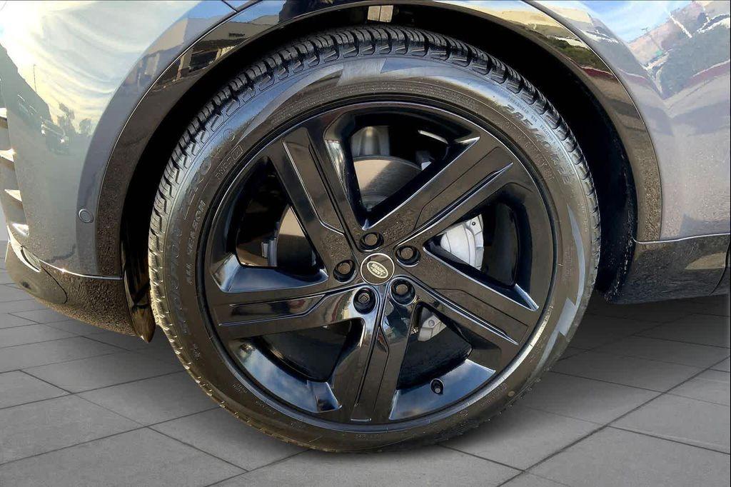 used 2024 Land Rover Discovery car, priced at $50,400