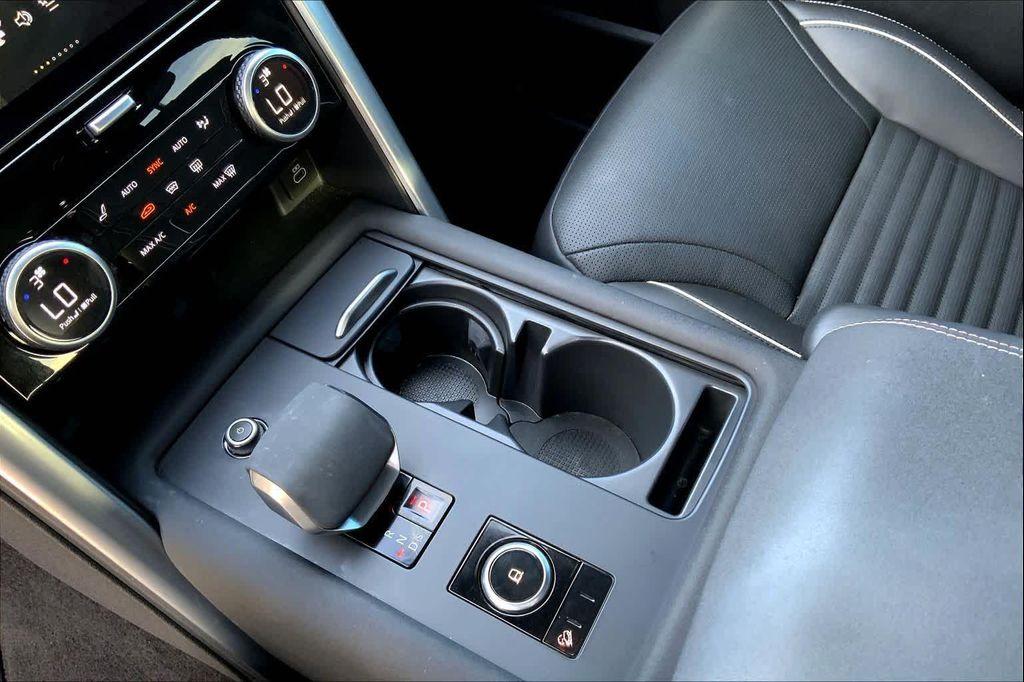 used 2024 Land Rover Discovery car, priced at $50,400