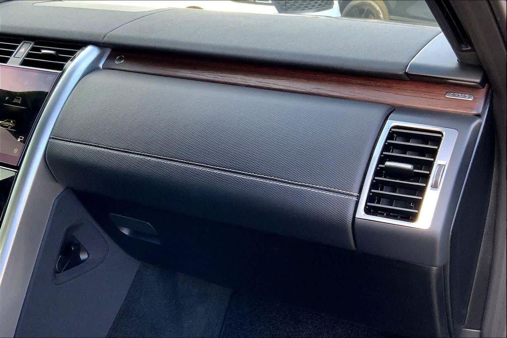 used 2024 Land Rover Discovery car, priced at $50,400