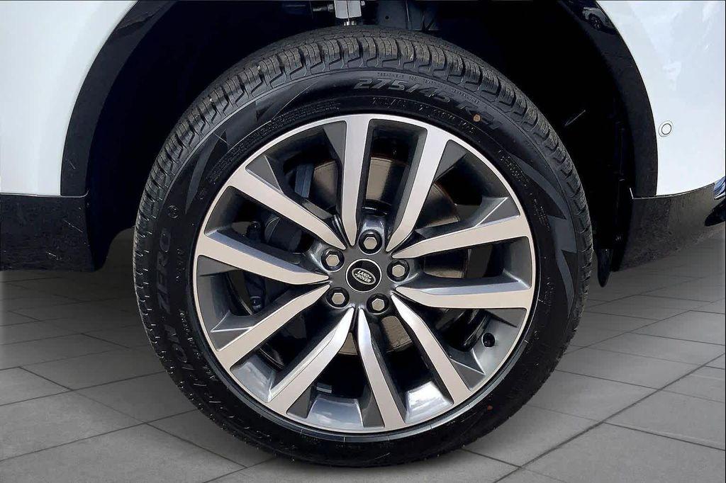 new 2025 Land Rover Discovery car, priced at $77,928