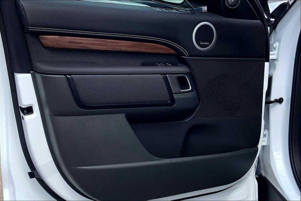 new 2025 Land Rover Discovery car, priced at $77,928