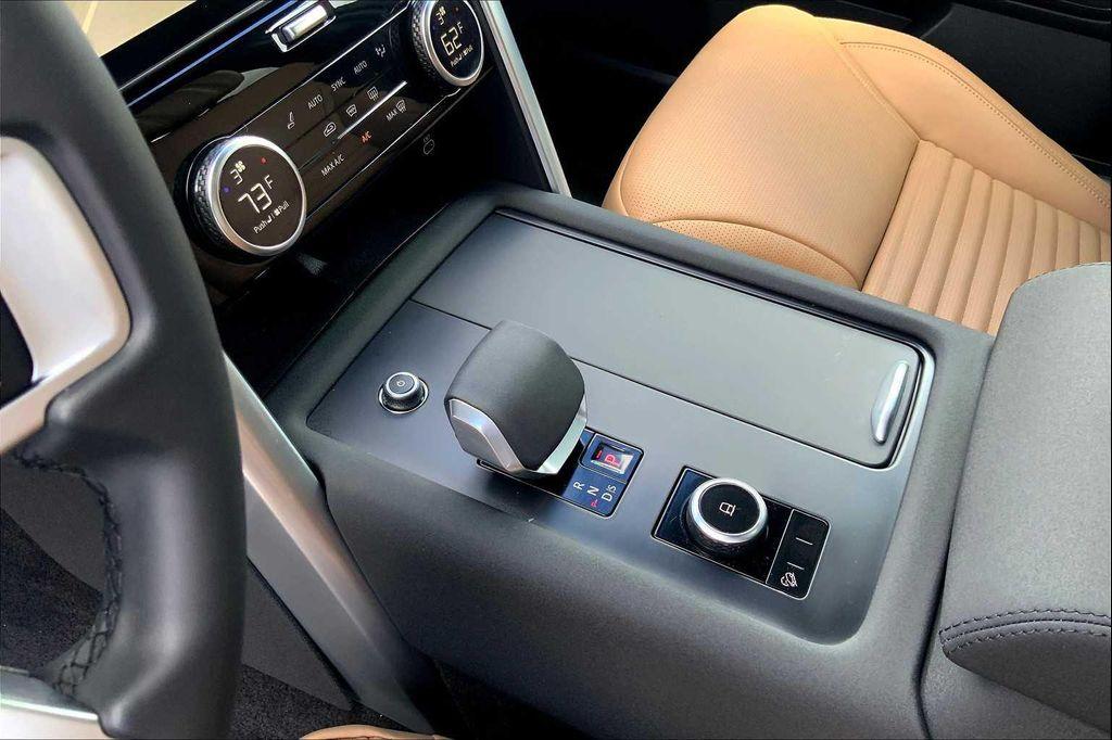 new 2025 Land Rover Discovery car, priced at $77,928
