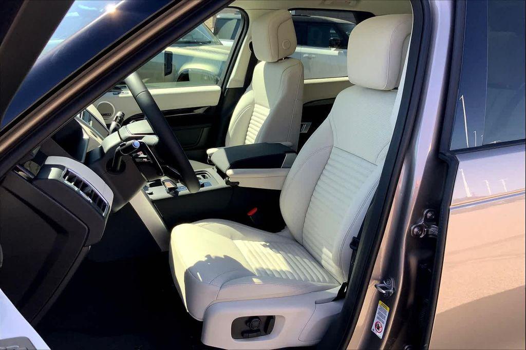 new 2025 Land Rover Discovery car, priced at $68,593
