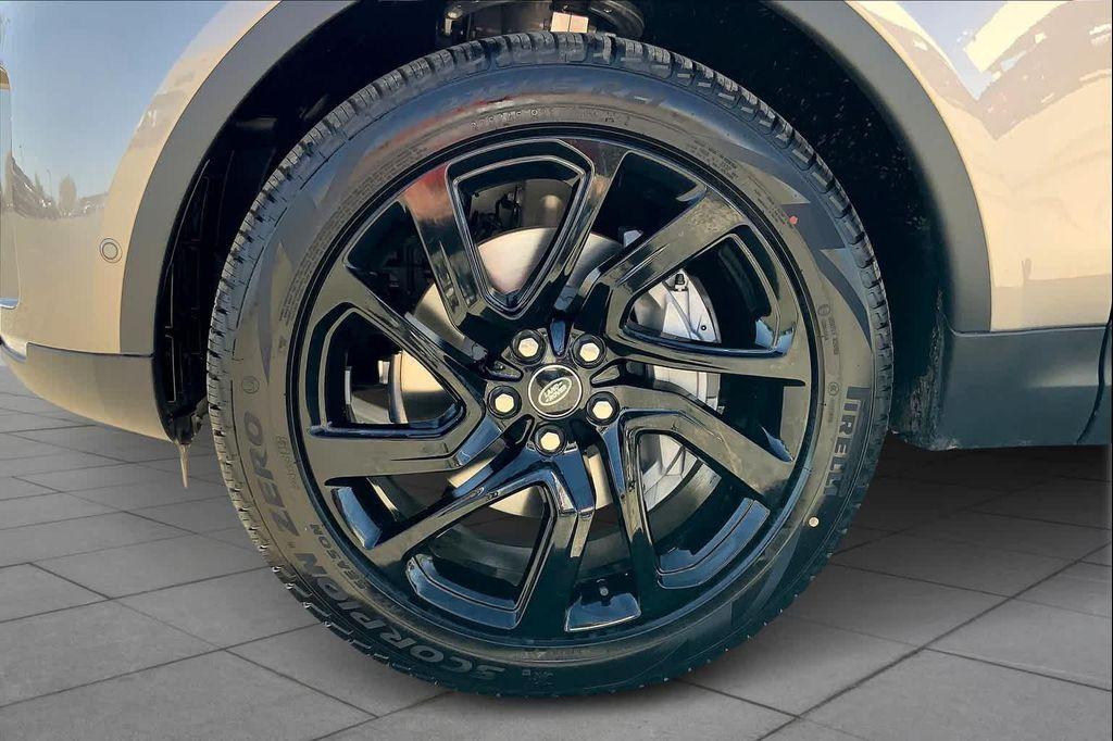 new 2025 Land Rover Discovery car, priced at $68,593