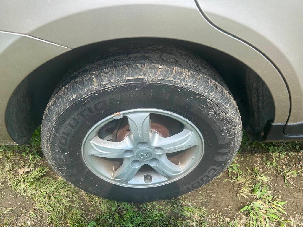 used 2007 Hyundai Santa Fe car, priced at $3,200