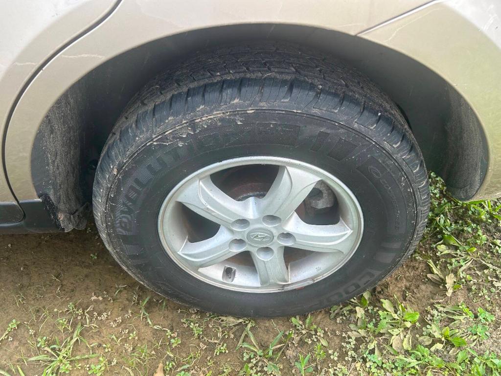 used 2007 Hyundai Santa Fe car, priced at $3,200
