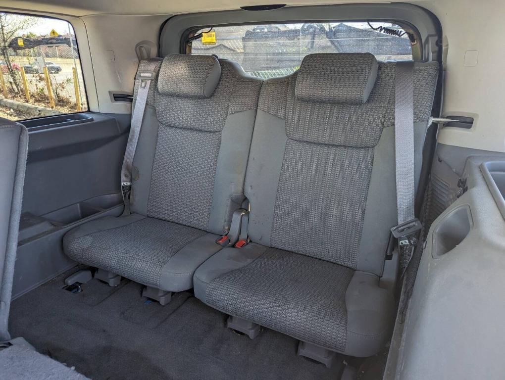 used 2006 Jeep Commander car, priced at $3,100