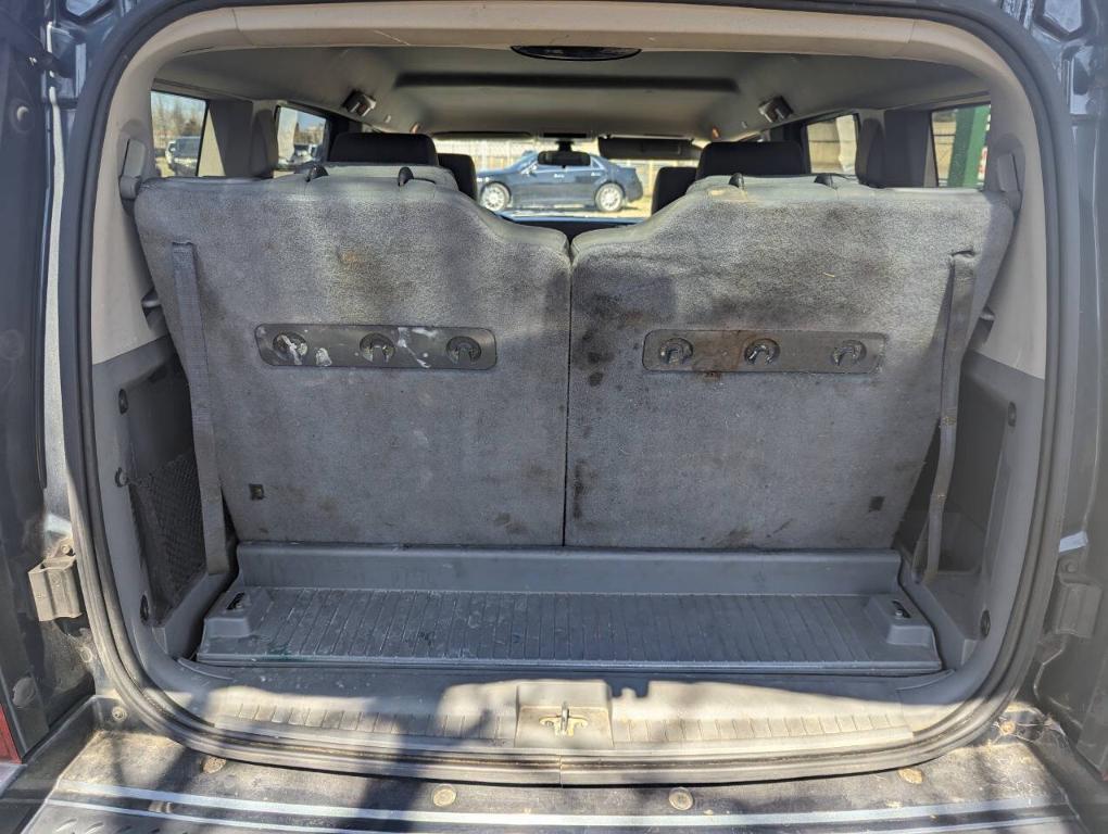 used 2006 Jeep Commander car, priced at $3,100