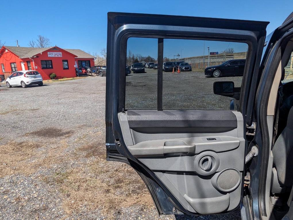 used 2006 Jeep Commander car, priced at $2,600